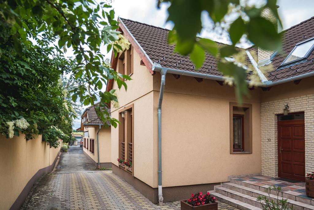 Szenti Vendeghaz Bed & Breakfast Gyor Exterior photo